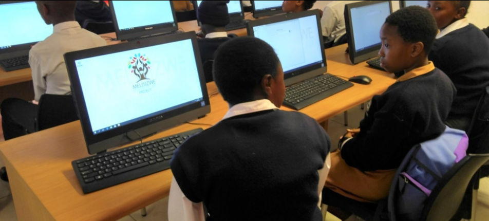 Eleves africains dans une ecole moderne
